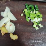 最后出锅时撒上白芝麻后即可