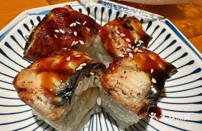 Mango Eel Roll Sushi