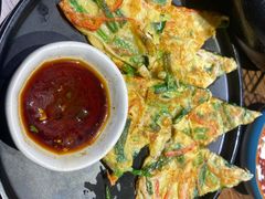 海鲜葱饼-明洞阿姨·韩式酱蟹烤肉·创意料理(三元桥店)