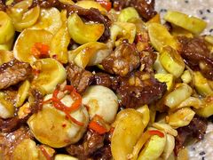 酸黄瓜炒牛肉-客家大院·非遗赣南客家菜(郁孤台店)