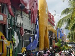 -三亚火车头万人海鲜广场