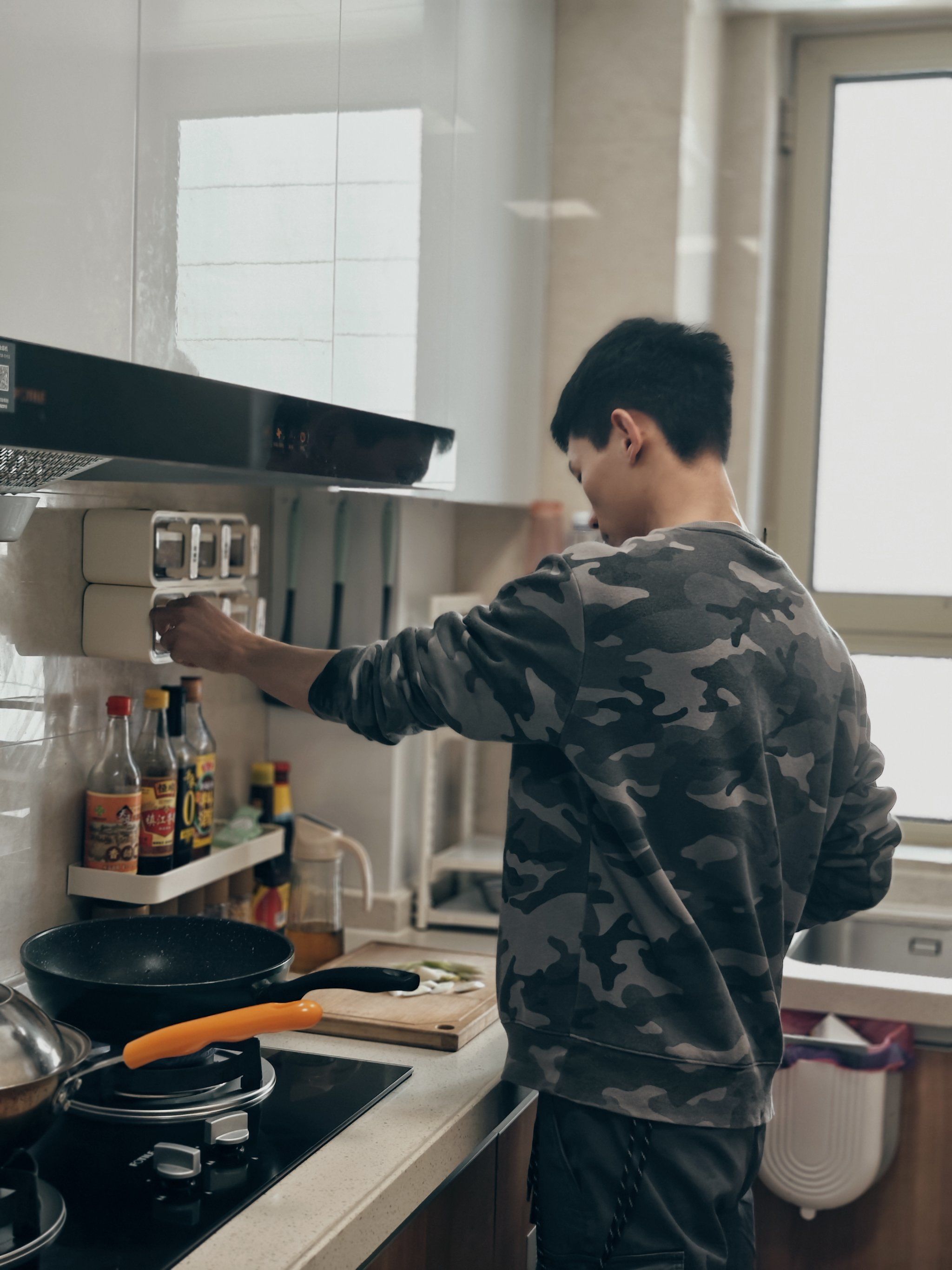 居家做饭好男人!最喜欢的还是你做饭的样子