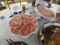 -茅草房·河畔园林火锅