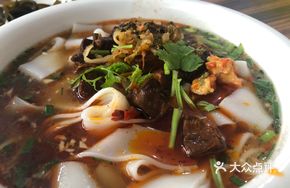 Spicy Beef with Round Noodles