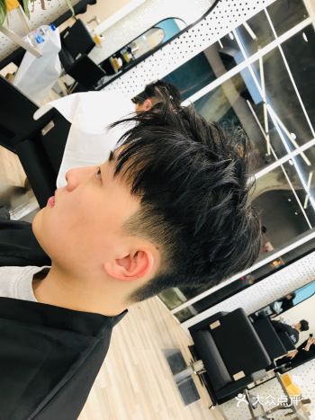 #发夹烫# 头发软榻救星、很多男生不愿意打理头发