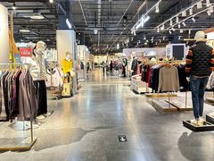 -燕莎奥特莱斯购物中心