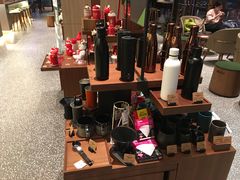 零售区-星巴克臻选(上海虹桥新天地三店)