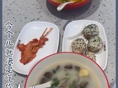 -小杨生煎(金山百联购物中心3楼店)