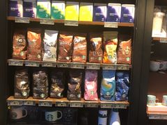 零售区-星巴克臻选(盐城金鹰聚龙湖店)