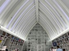 -钟书阁(松江泰晤士小镇店)