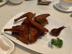脆皮烧乳鸽-御宝轩(益丰·外滩源店)