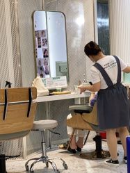 -PE SALON 