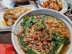 -爆炸头阿姨小四川正宗川味小吃(无任何分店)