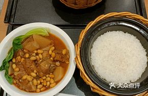 Radish and Beef Shank Clay Pot Rice