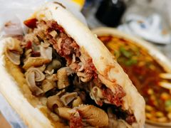 鸭肠卤汁牛肉夹馍-清真拉妈卤味(回民街店)