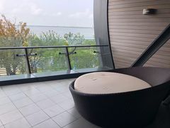 -上海滴水湖皇冠假日酒店