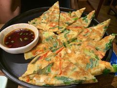 海鲜葱饼-明洞阿姨·韩式酱蟹烤肉·创意料理(三元桥店)