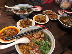 -爆炸头阿姨小四川正宗川味小吃(无任何分店)