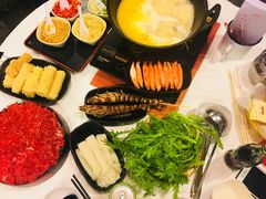 -鲜入围煮花胶鸡海鲜火锅