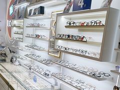 -美式眼镜·授权蔡司.依视路.尼康.豪雅.明月(南翔印象城店)