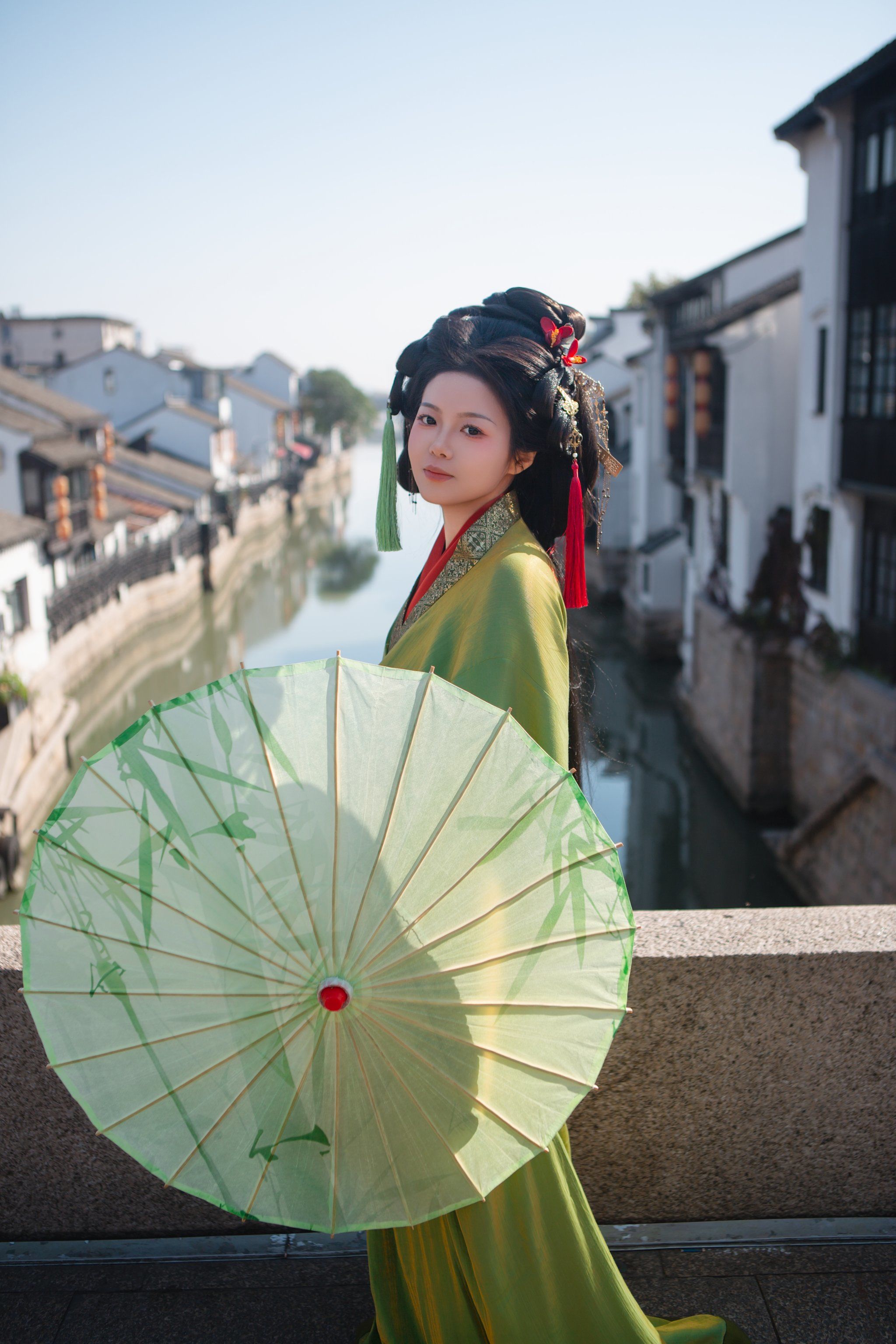 撑伞漫步汉服情