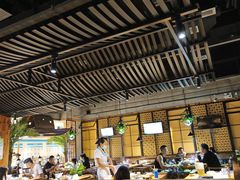 大堂-洪氏嗨捞·广东猪肚鸡·椰子鸡火锅(西咸万象城店)