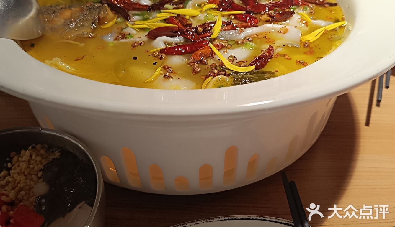 成都中秋这样过｜中秋，一家人来吃太二酸菜鱼