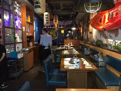 这是内堂还有楼上呦-船梆煮•蒸汽海鲜·炉火烤肉(五四广场店)