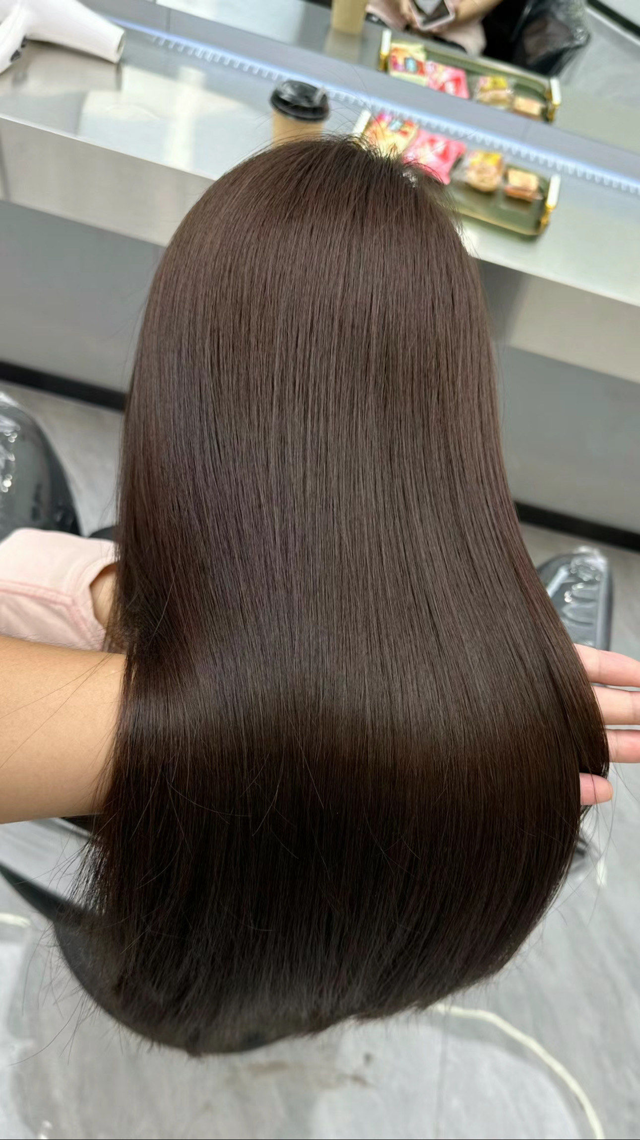 这是一款属于生活发色,不需要漂发,染完出来非常的显白显头发健康