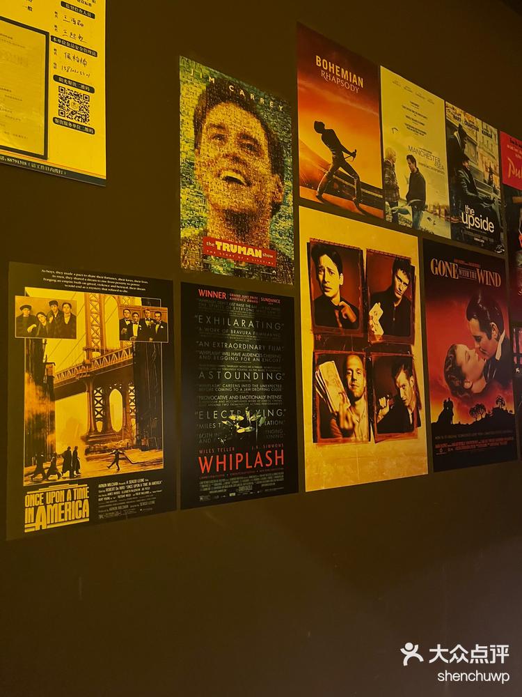 北京夏日电影海报墙前的故事