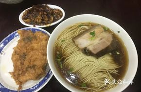 Braised Pork Noodles in Red Soup