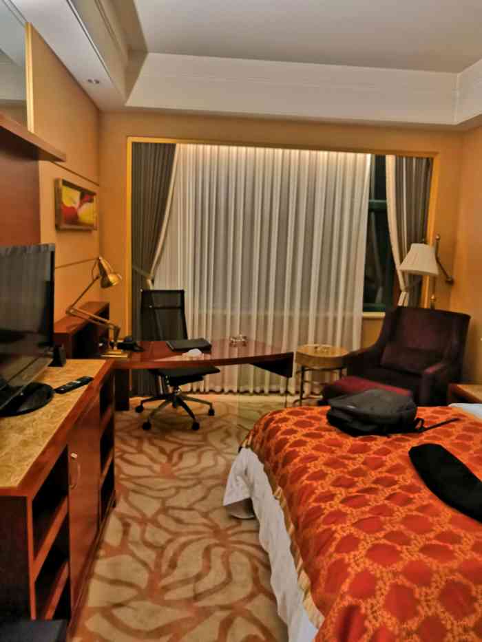 漳泽商务酒店-"房间隔音不怎么好,经常能听到走廊各种声音.