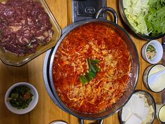 -黄利砖万峰林布依特色酸笋牛肉馆