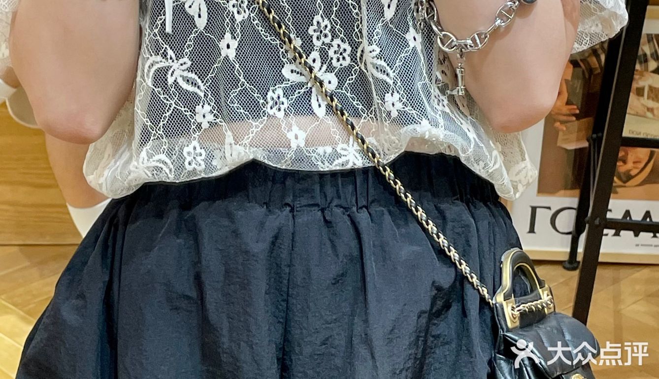 一人一个！体验一下2⃣️折买香奈儿的快乐💃