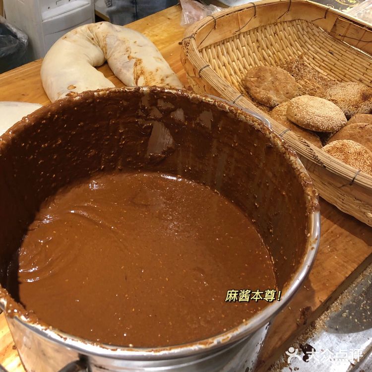 一出炉就秒没！现场制作的麻酱烧饼！