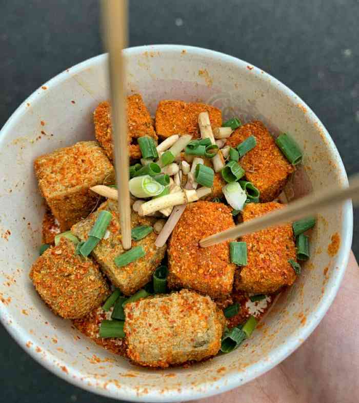 尝相思臭豆腐-"万人坑旁边的小巷子里 外酥里嫩 好吃的停.