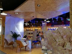 -新华里咖啡书吧(新华书店小寨店)