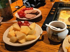 -老牌坊云南鱼豆花火锅(爱建店)