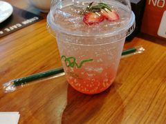 野莓气泡水-Chom Cafe and Restaurant