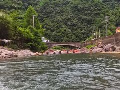 -安吉龙王山峡谷漂流