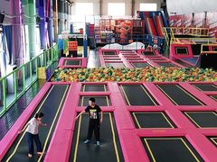 -反弹空间蹦床主题乐园