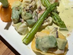 牛油果塔塔的正确吃法-10號公馆专业果木牛排餐厅