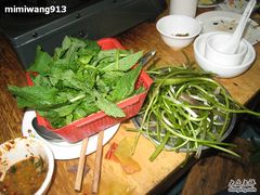 薄荷叶和海菜花-钰洁腊排骨火锅