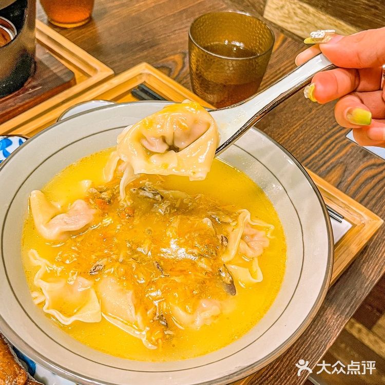 被誉为体育西排队王的蟹叁宝