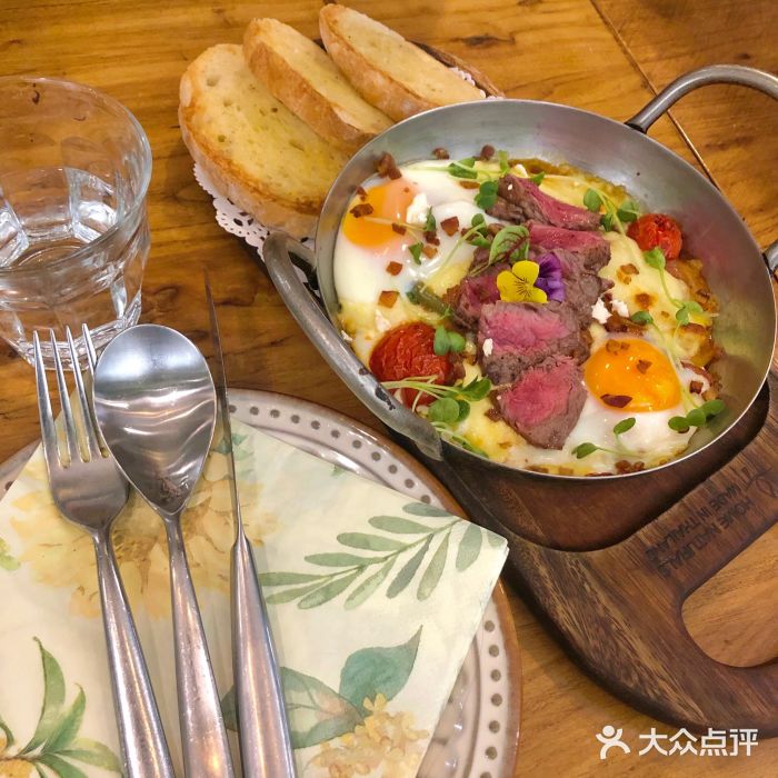 304/BRUNCHRESTAURANT北非牛排蛋图片