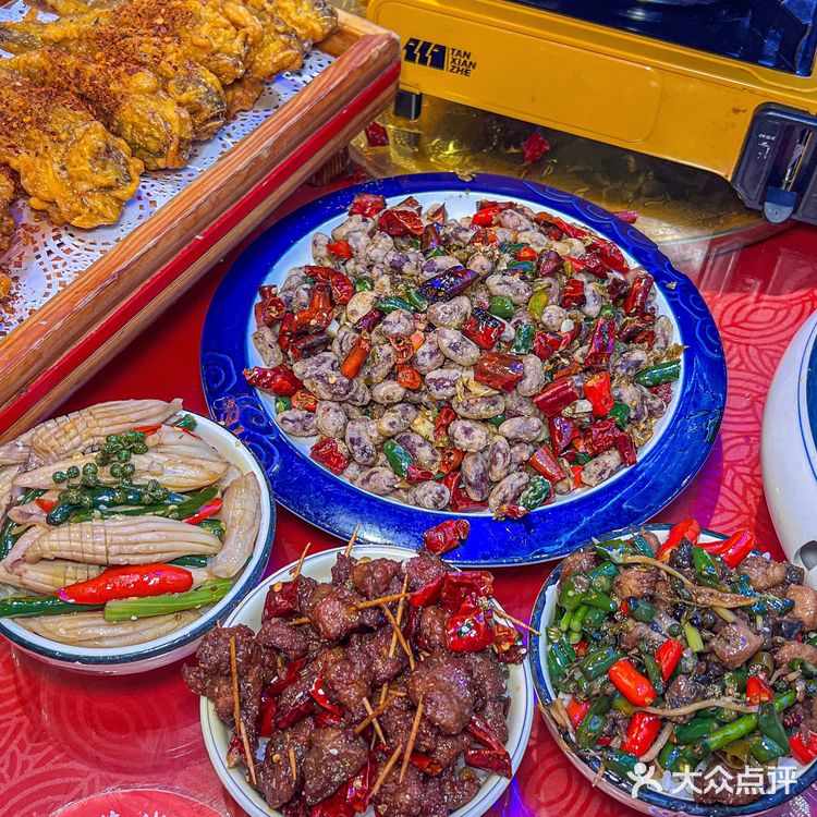 笑傲江湖菜不是网红但很火爆！！！