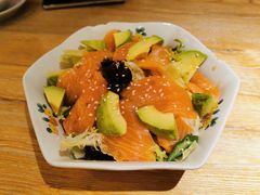 牛油果三文鱼沙拉-初居食屋日式料理(万象城购物中心店)