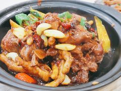 姜辣凤爪烧猪蹄-江城燕子大排档(江汉路步行街店)