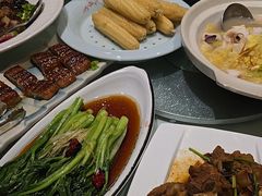 -海派美食·家宴海鲜青岛菜·石锅鲽鱼头(东方城店)
