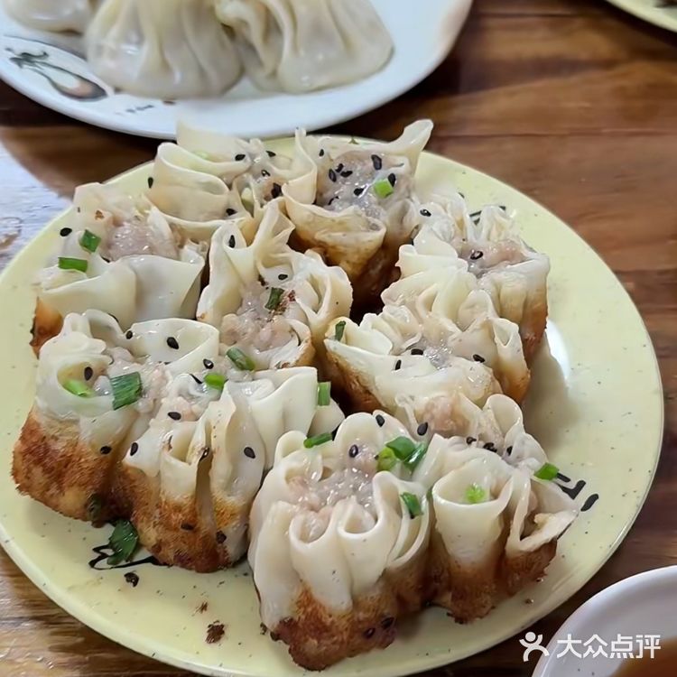 老上海郊区的油煎烧卖，鲜肉冬笋，味道一绝